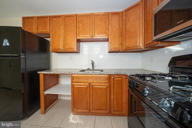 Foto del edificio - 22 Lancaster Ave
