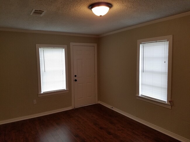 Building Photo - Charming 3 Bedroom 1 Bath in Ridglea Area!