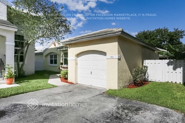 Building Photo - 9913 NW 9th Ct