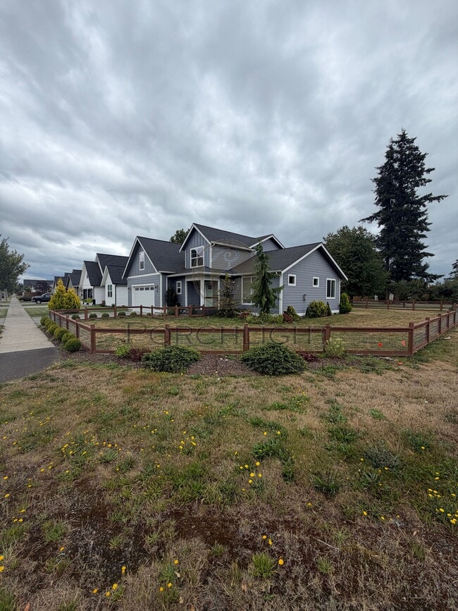 Building Photo - 2102 Snowbush St