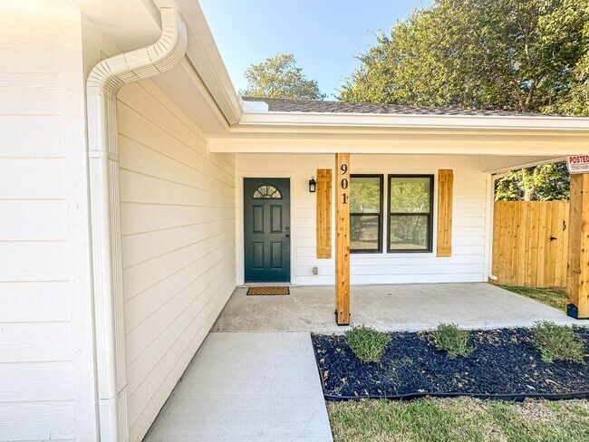 Foto del edificio - *NEW CONSTRUCTION* 3-Bedroom 2-Bathroom Ho...