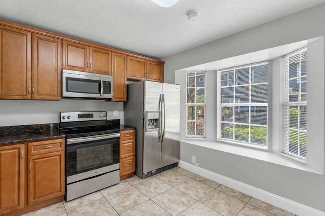 Foto del edificio - Beautiful 2/2.5 Townhome Near Downtown and...