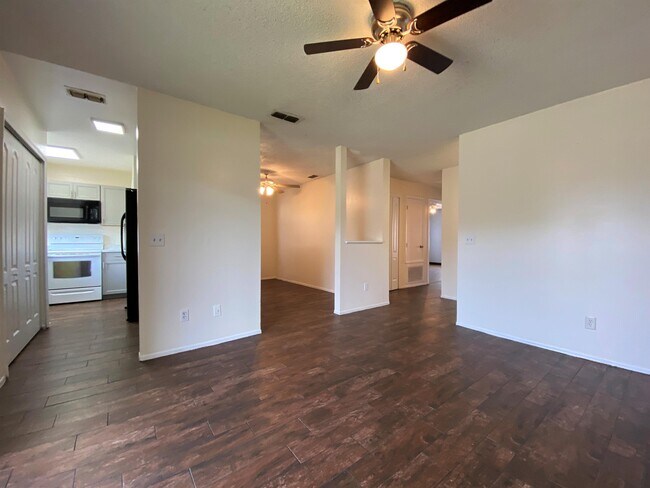 Building Photo - 4326 Pershing Pointe Pl