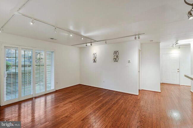 Foto del edificio - 2237 Lovedale Ln