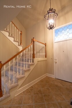 Building Photo - Elegant and Spacious Maintenance-Provided ...