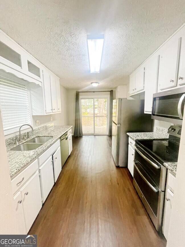 Building Photo - 647 Sunshine Trce NW