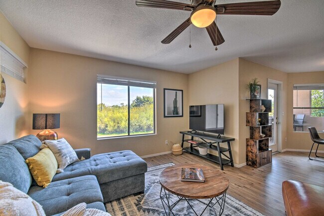 Building Photo - 4850 E Desert Cove Ave