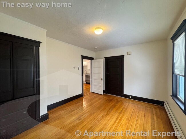 Building Photo - 40 A Linden Ave