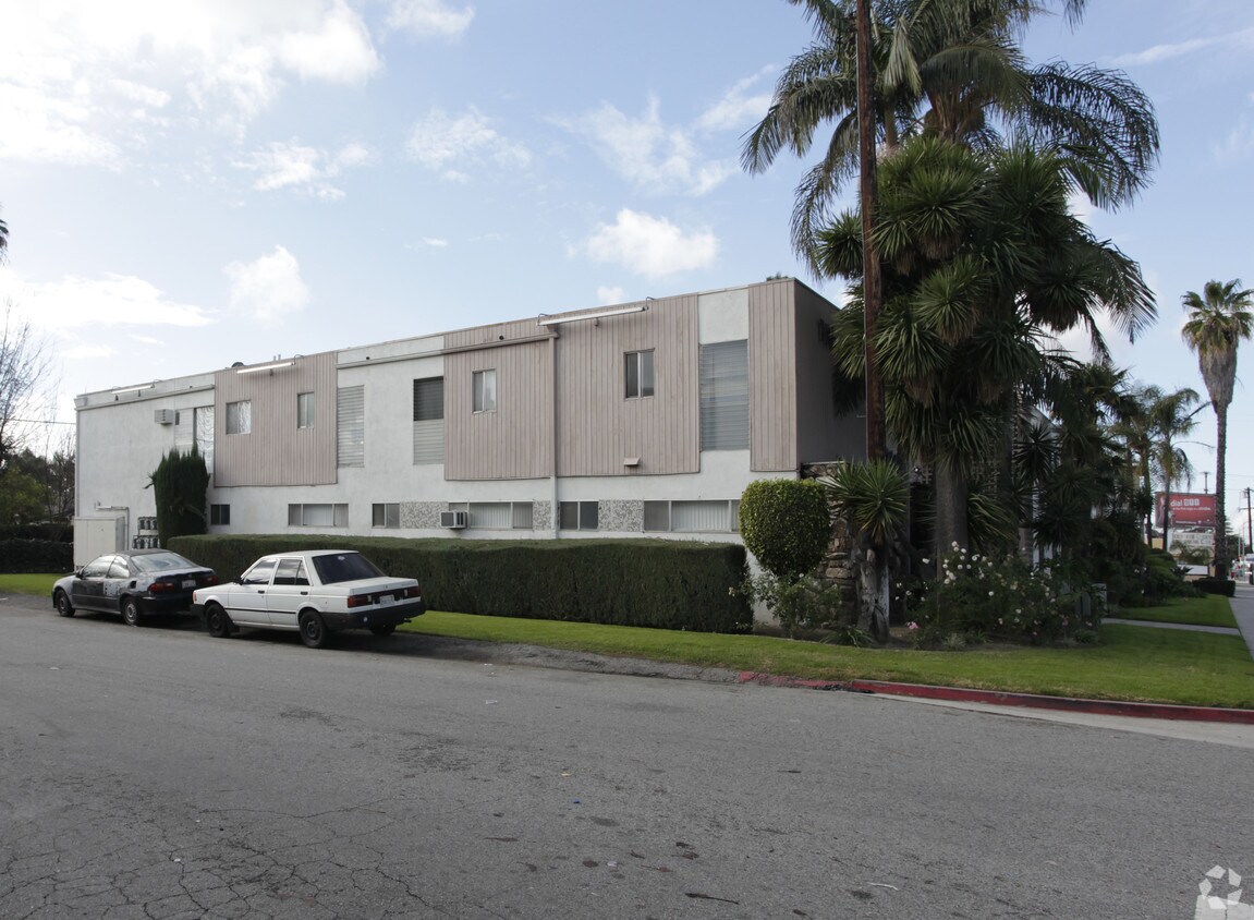 Primary Photo - 13210 Victory Blvd