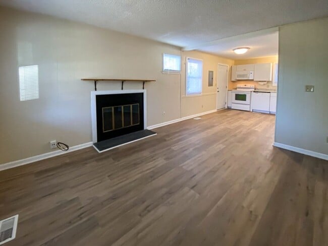 Building Photo - 413 A Yates Aly
