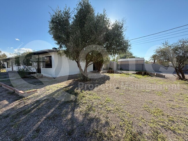 Foto del edificio - 1717 N Highland Ave