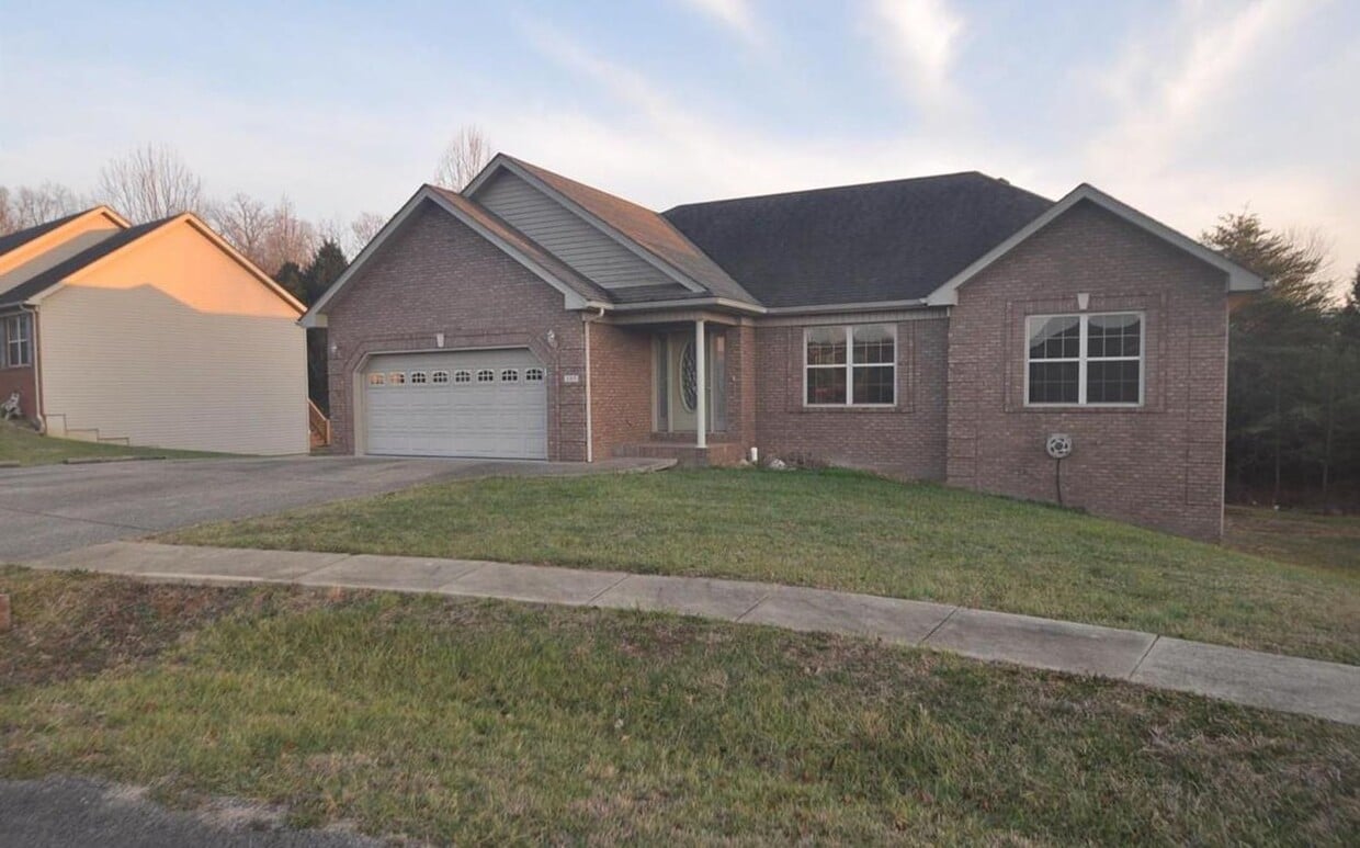 105 Amy Ct, Radcliff, KY 40160 House Rental in Radcliff, KY