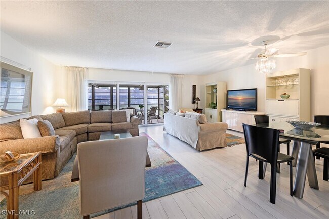 Foto del edificio - 83 Glades Blvd