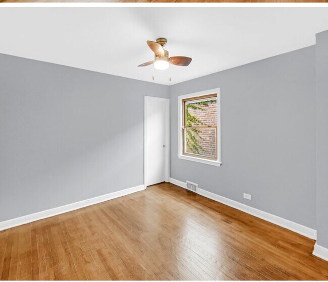 Foto del edificio - 8931 S Bennett Ave