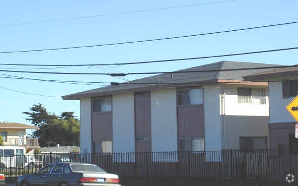Building Photo - 440 E Pleasant Valley Rd