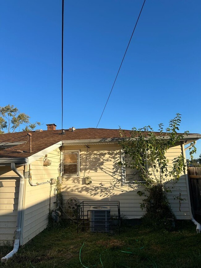 Foto del edificio - 1819 E Perry St