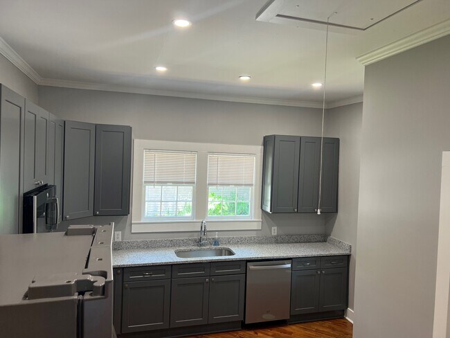 Building Photo - 529 S Madison Ave