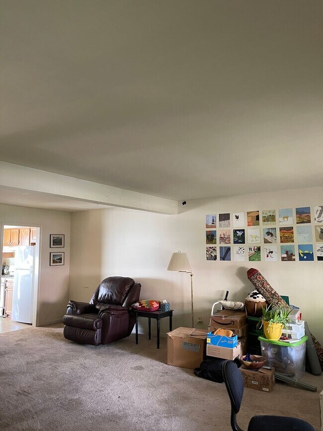 Building Photo - Adorable 3 bdrm/1.5 bath Home Located Clos...