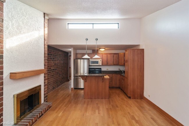 Foto del edificio - 1 br, 1 bath  - 2225 N Halsted St Apt 26