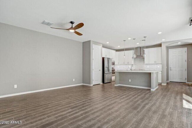 Foto del edificio - 2048 S Agnes Ln