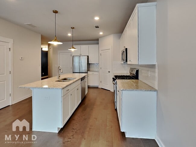 Foto del edificio - 3707 Gardenwick Rd