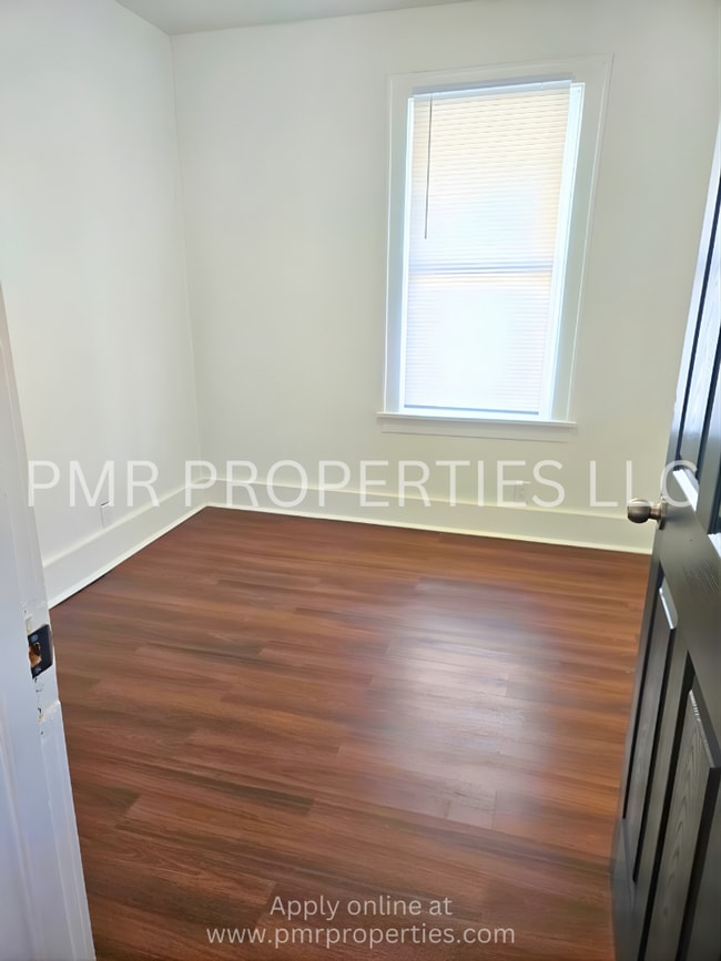 Building Photo - 2 Bedrooms/1 Bathroom House