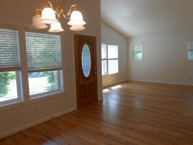 Foto del edificio - 62677 Hawkview Road