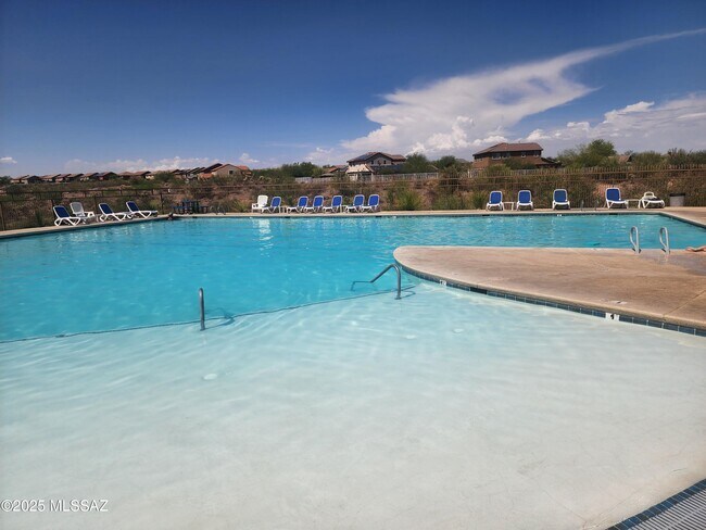 Foto del edificio - 5781 Cedar Ridge Rd