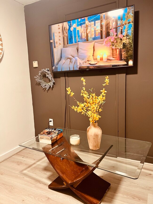 Building Photo - 154 Grove St