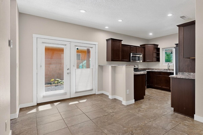 Building Photo - 5277 Via del Cielo Ln