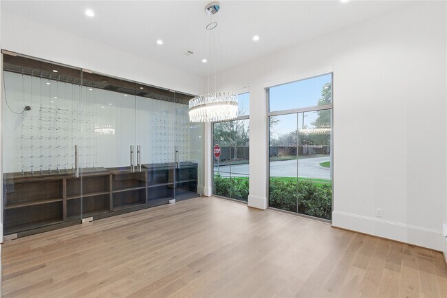 Foto del edificio - 6273 Piping Rock Ln