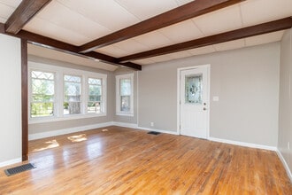 Building Photo - 300 N Park St