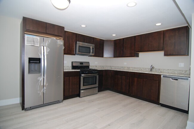 Building Photo - 6522 N Francisco Ave
