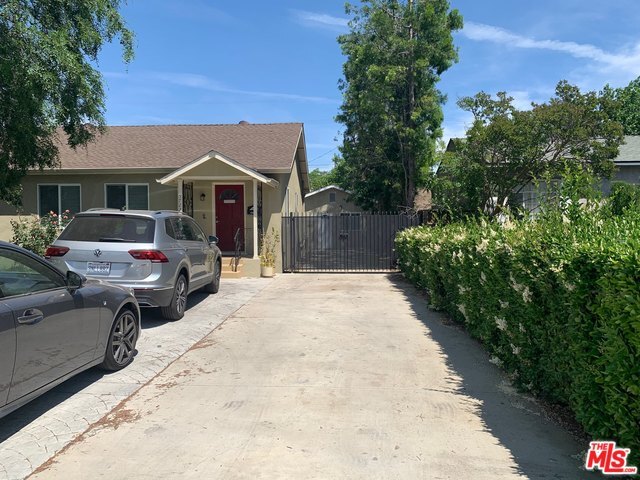 Primary Photo - 5720 Cedros Ave