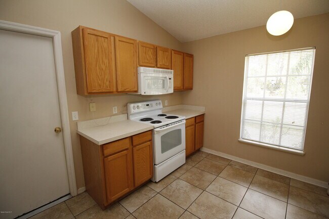 Building Photo - 830 Schomer Ave SW