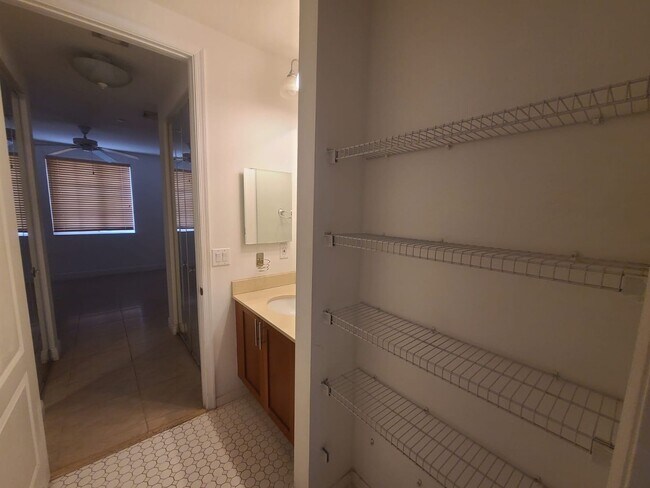 Building Photo - 1 BED 1 BATH APARTMENT | FT. LAUDERDALE