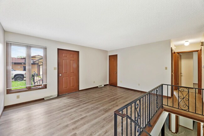 Foto del edificio - 1102 E Redwood Rd