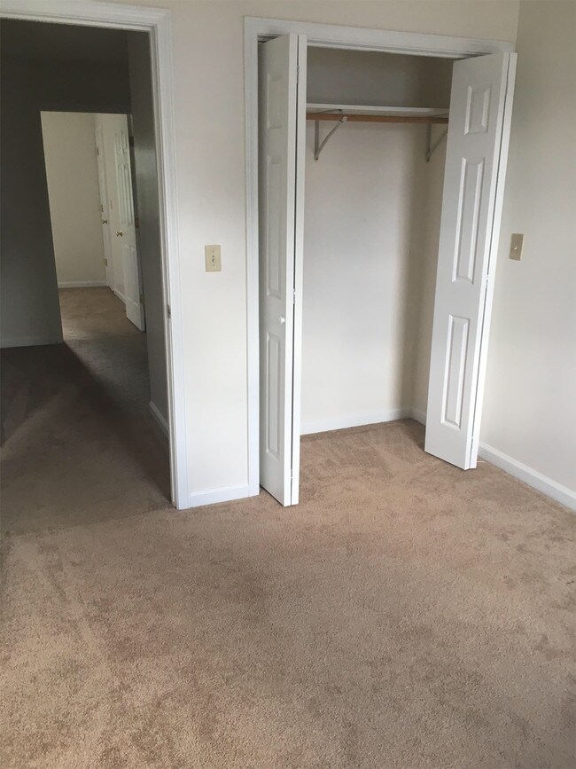 Foto del edificio - 3832 Sleepy Hollow Dr