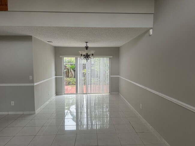 Foto del edificio - Single Family house in Silver Lakes - Pemb...