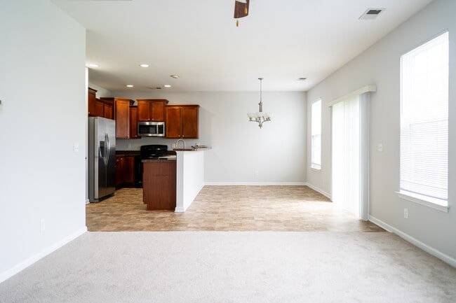 Building Photo - 237 Medford Dr