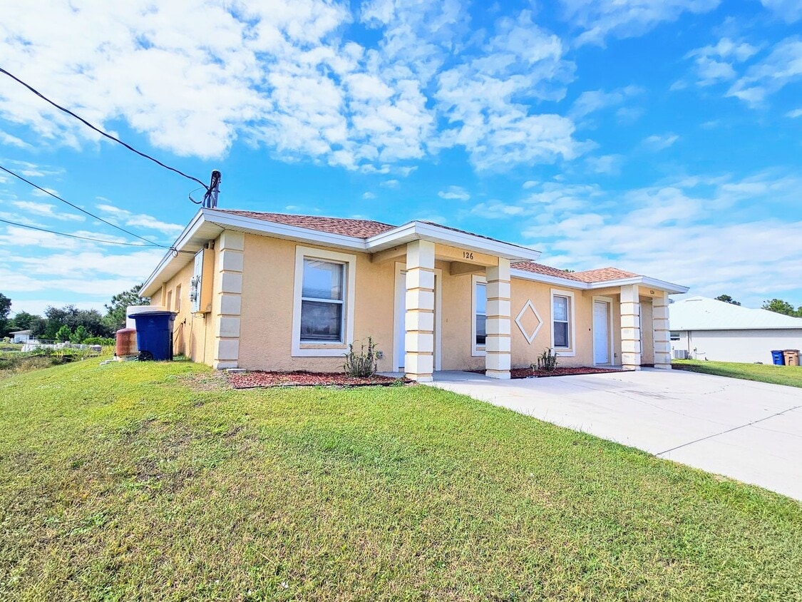 Primary Photo - Nice 3 Bedroom Duplex in Lehigh Acres
