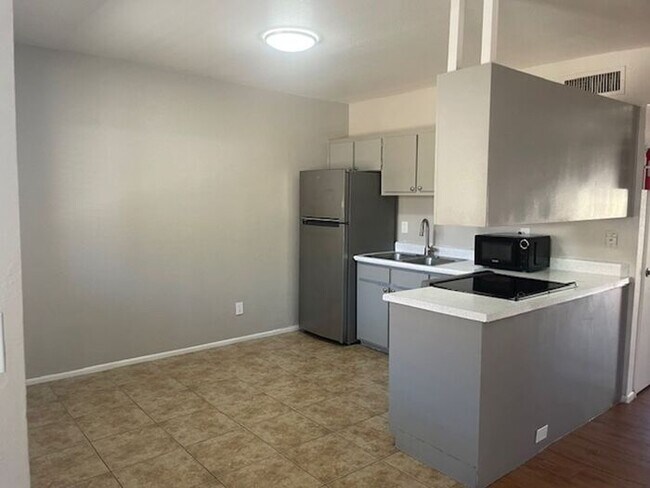 Building Photo - Adorable 2 bedroom duplex with yard-Free rent through the end of Feb!