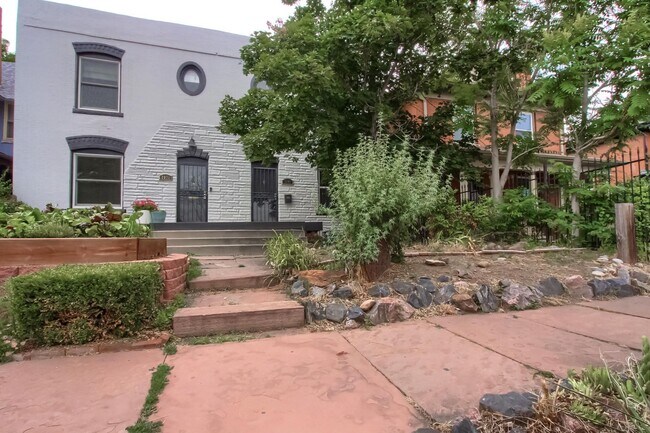 Foto del edificio - 3 Bedroom 2 bath Duplex in Denver