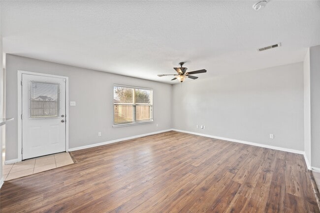 Foto del edificio - 16267 Silver Wing Ln