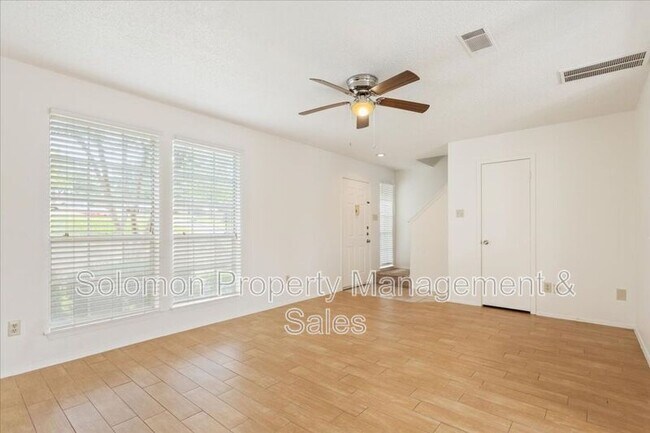 Building Photo - 1015 E Yager Ln