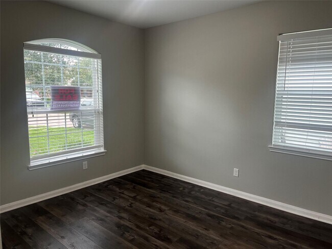 Foto del edificio - 5003 Arbury Hill Ln