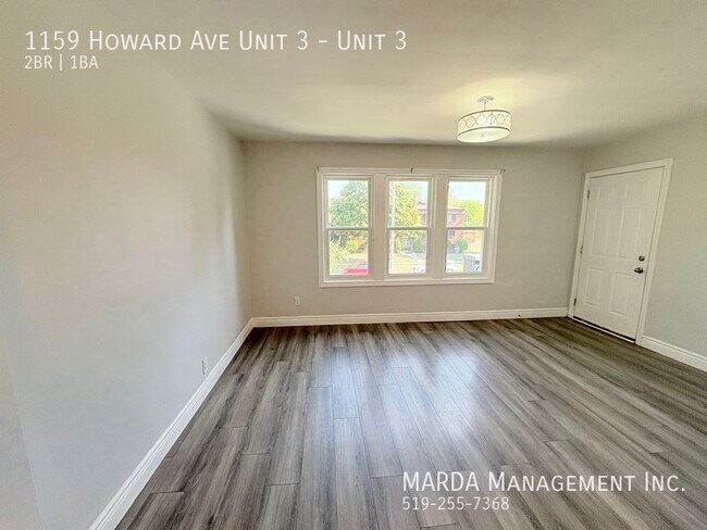 Photo du bâtiment - SPACIOUS 2-BEDROOM / 1-BATHROOM UPPER APAR...