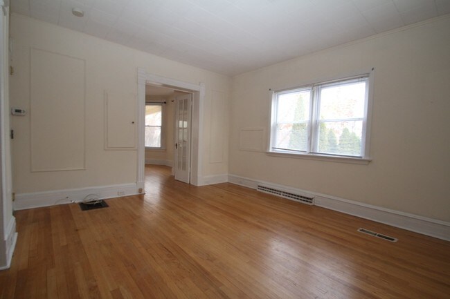 Building Photo - 10 Hanford Pl