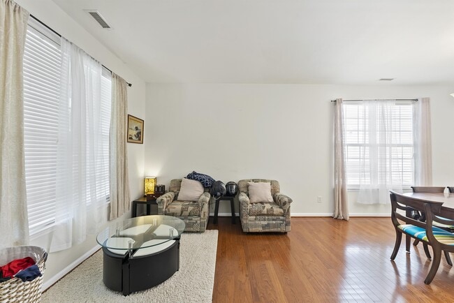 Building Photo - 5524 Running Fox Ln