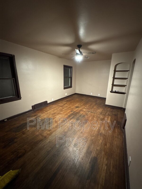 Foto del edificio - 3018 W Eggert Pl.